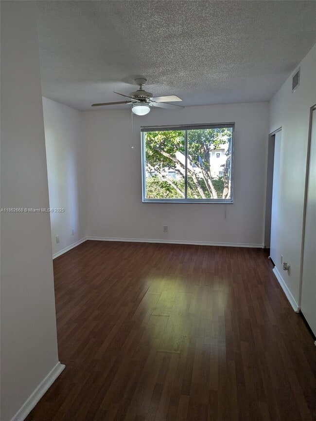 Building Photo - 16699 Hemingway Dr
