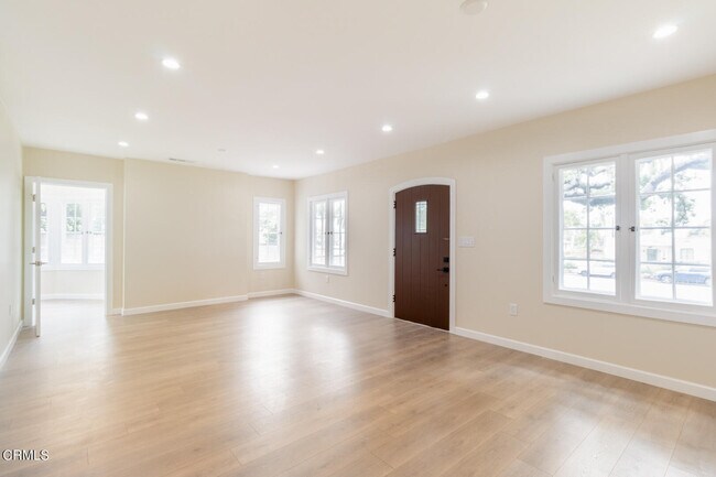 Building Photo - 1489 Casa Grande St