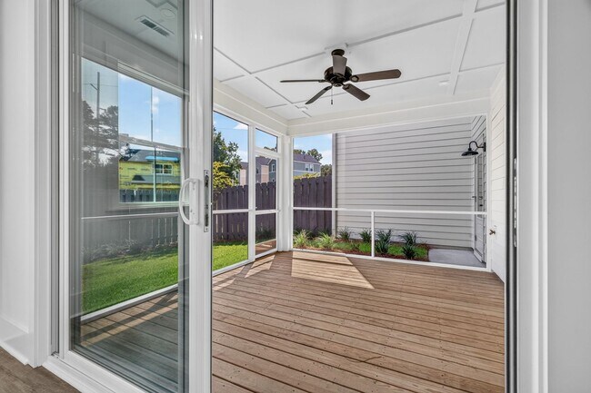 Building Photo - Modern Comfort in the Heart of Johns Island