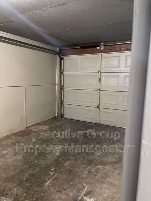 Building Photo - 117 Academy Ln