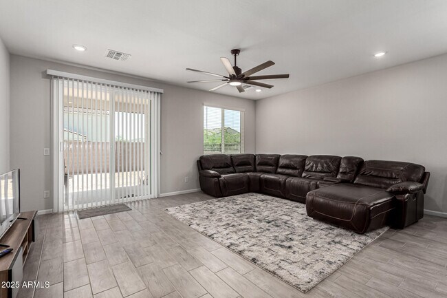 Building Photo - 18021 Avenida del Sol W