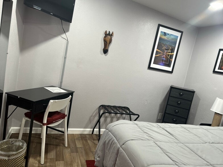 Building Photo - 2205 W Adams St