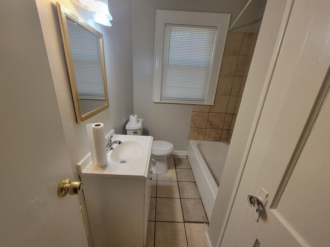 Building Photo - No Luxury Bells and Whistles But a Nice Clean Historic Home