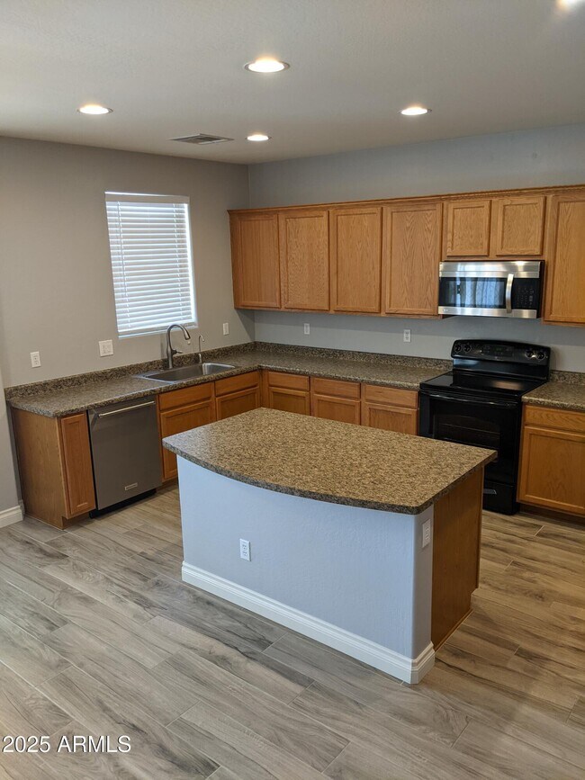 Building Photo - 12039 W Louise Ct