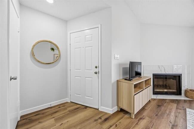 Building Photo - 2121 Hepburn St