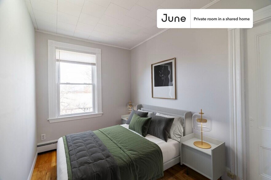 Primary Photo - Room in Shared 4 bed/1 bath home