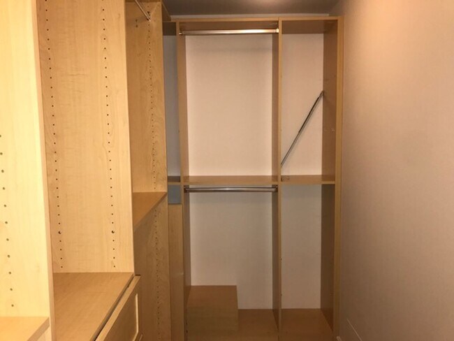 Building Photo - 2BR + 2 1/2BA CONDO AVAILABLE NOW IN BURBANK!