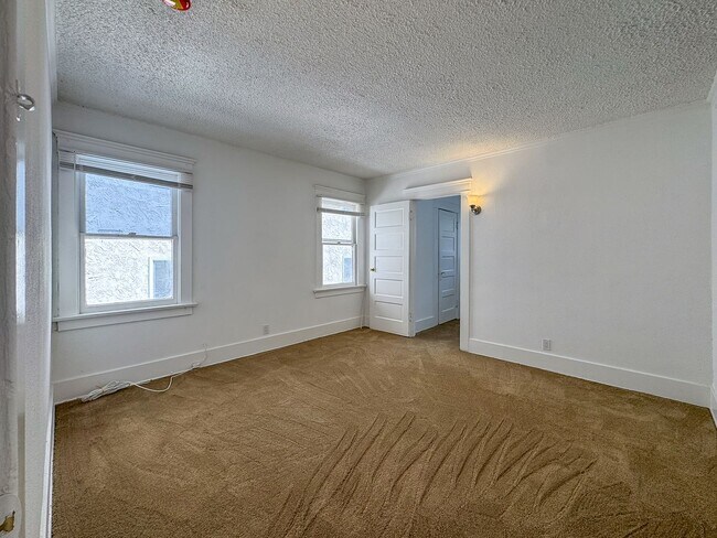 Building Photo - 338-340 1/2 S. Catalina St.-338 1/2
