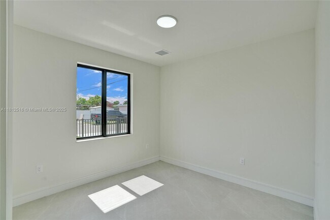 Building Photo - 5145 E 3rd Ave