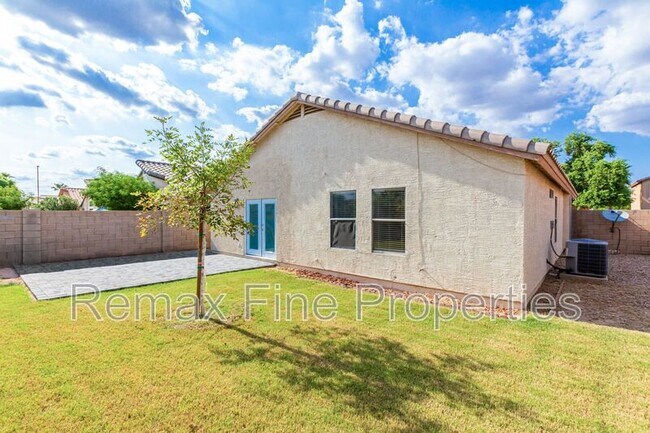 Building Photo - 1851 E Carla Vista Dr