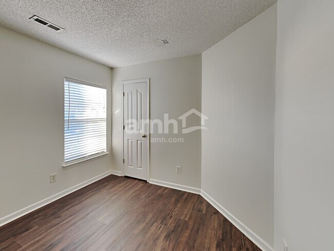 Building Photo - 7739 Sullivans Trace Dr