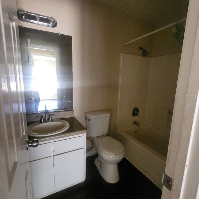 Building Photo - 639 Ed Beckham Rd