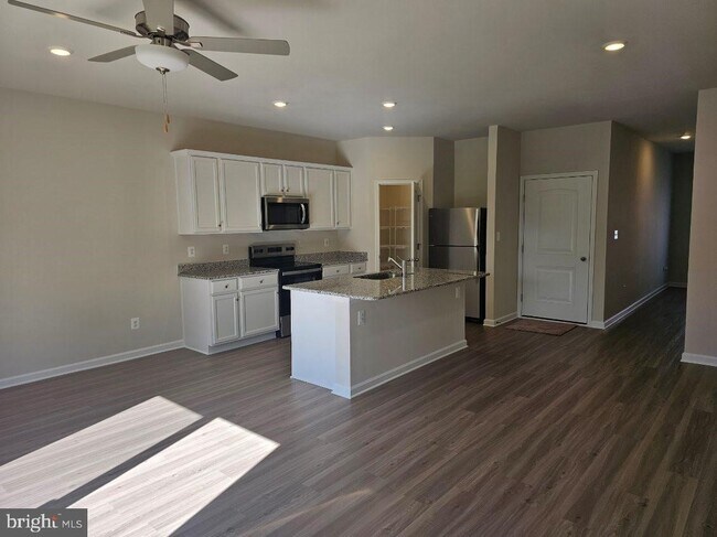 Building Photo - 43 Cramsford St