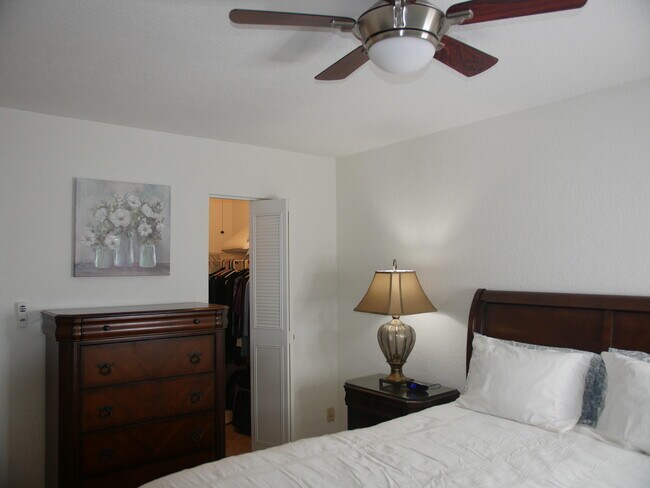 Building Photo - 2769 Garden Dr S