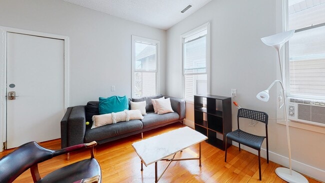 Building Photo - 6 Bedroom Apartment in Science Hill, close to downtown! (Laundry In Unit)