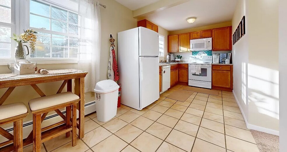 Building Photo - 10 Southview Dr