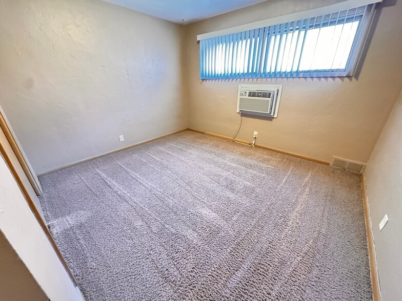 Building Photo - 1400 S 20th St