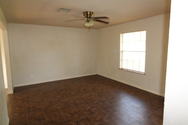 Building Photo - 5942 Glen Grove St