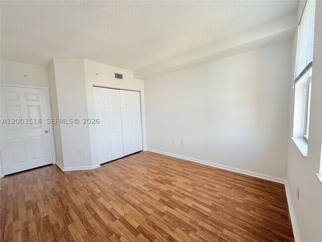 Building Photo - 17100 N Bay Rd