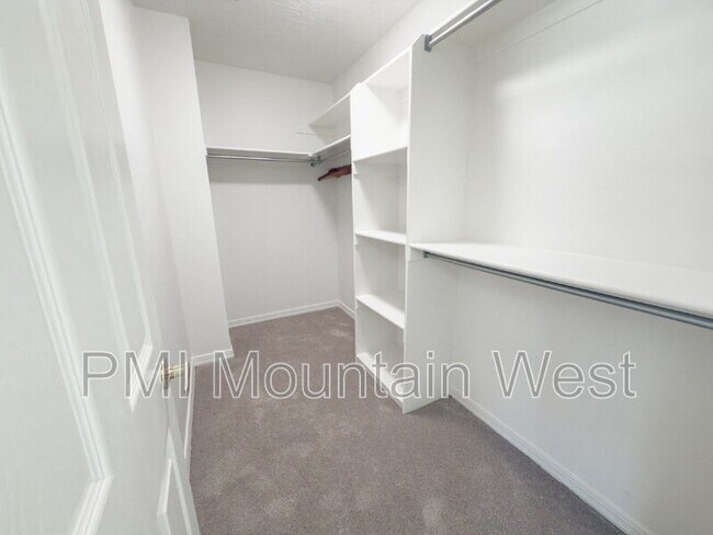 Building Photo - 320 N 500 W