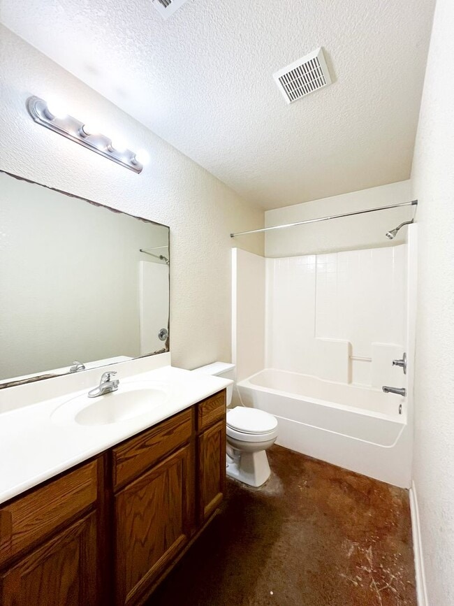 Building Photo - 1913 Charleston Ct