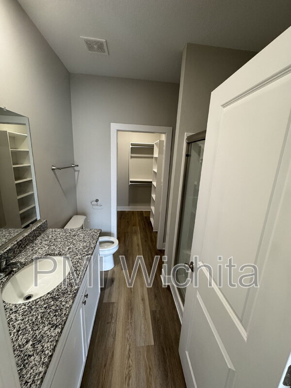 Building Photo - 5250 N Cypress Cir