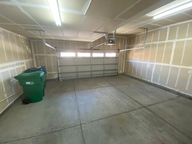Building Photo - Sparks - Gated Community - 2 Bed 2.5 Bath