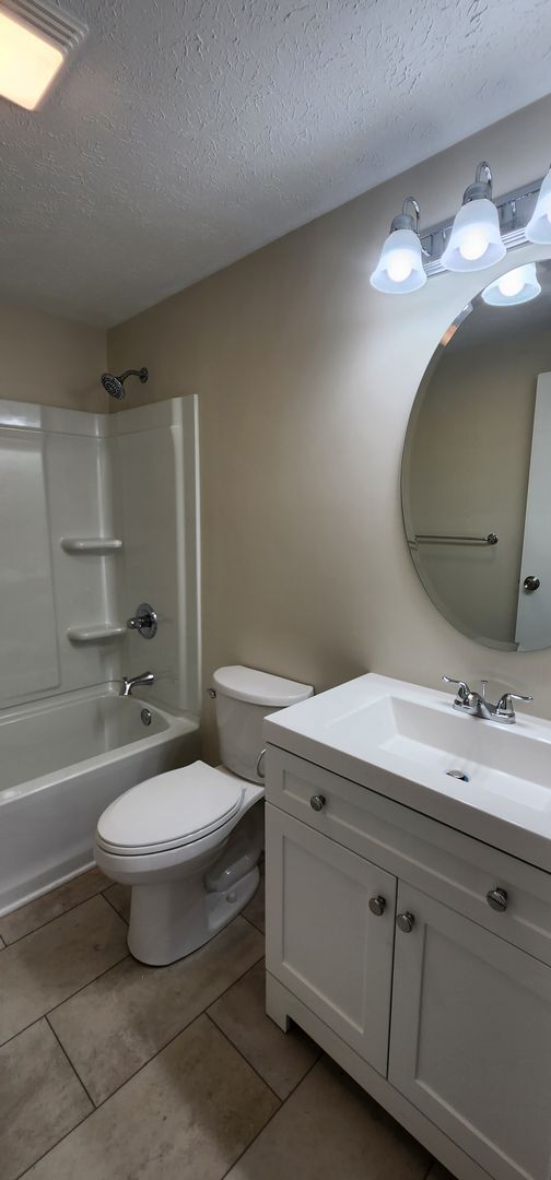 Building Photo - Oldham County Beauty!  Completely Renovated!  ALL NEWer Appliances!  ALL NEWer Flooring & Paint! ...