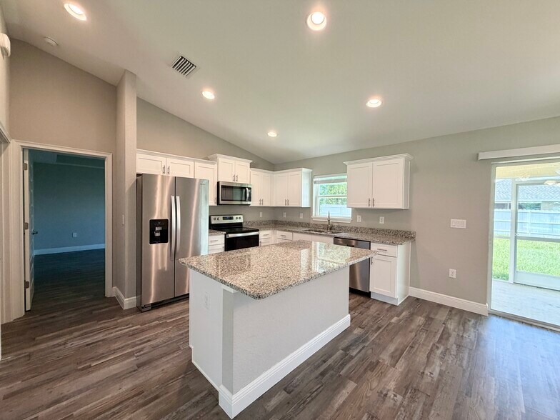 Building Photo - 9 Larch Dr