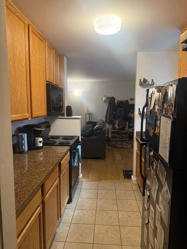 Building Photo - Ground Level Ponds Studio - Partially Furnished Unit