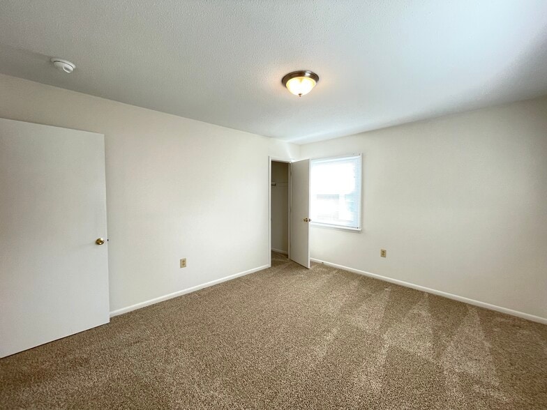 #2 Bedroom - 739 E Grandview Blvd