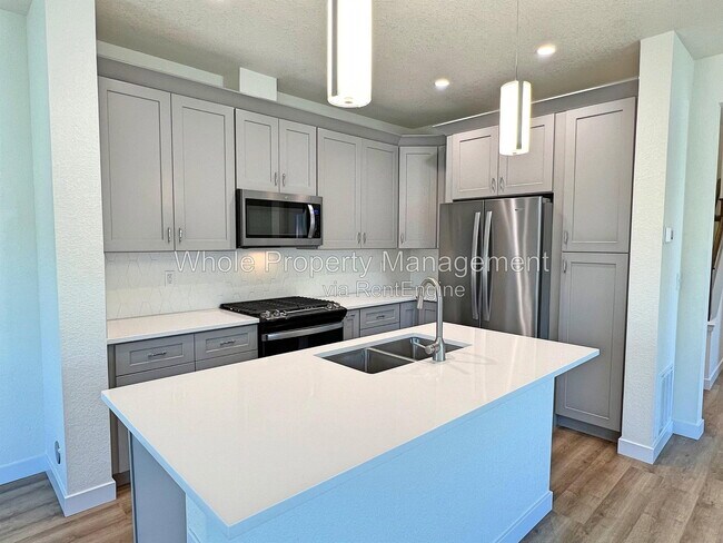 Building Photo - 2049 W 67th Pl