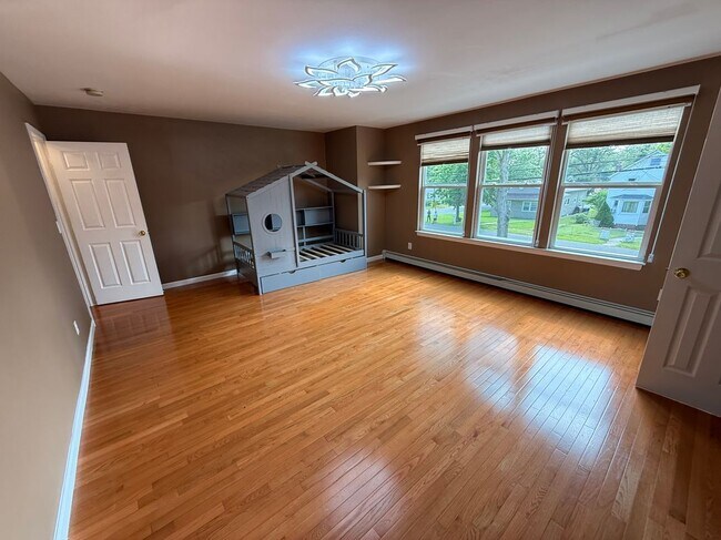 Building Photo - 109 Adirondack Dr