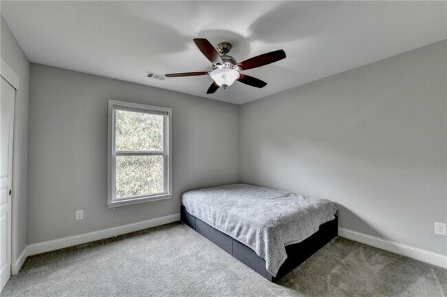 Building Photo - 1640 Primrose Park Rd