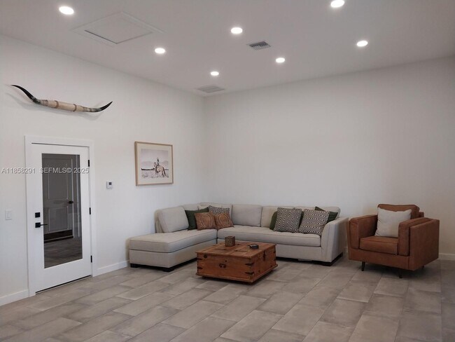 Building Photo - 20925 NW 100th Avenue Rd