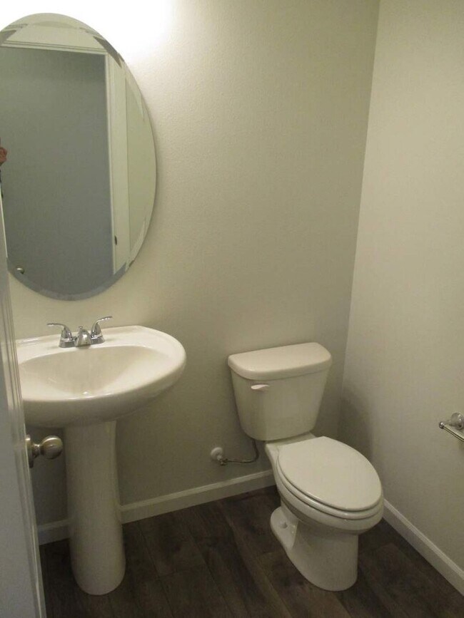 Building Photo - 3 Bedroom, 2.5 Bathroom Andasio Villiage H...