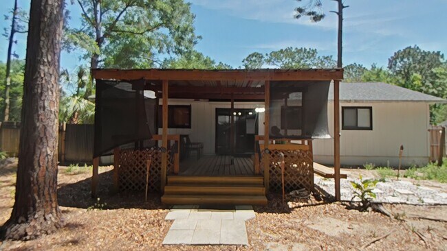 Building Photo - Beautiful 3-bedroom, 2-bath in the peaceful Ocala Park Estates Community