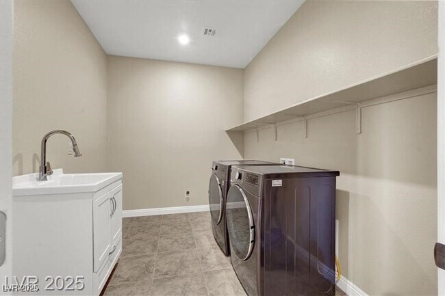 Building Photo - 4630 Summer Azure St