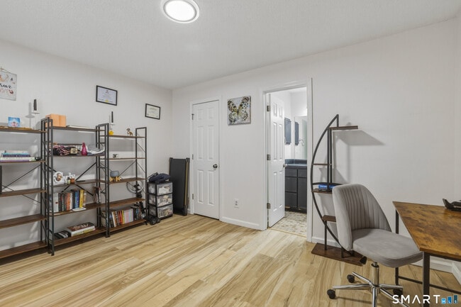 Building Photo - 299 Carriage Crossing Ln