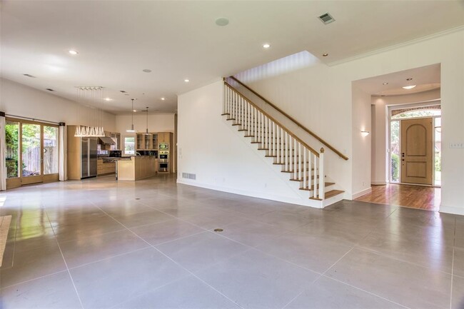Building Photo - 6615 Willow Ln