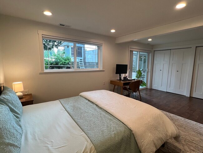 Building Photo - 118 153rd Pl SE