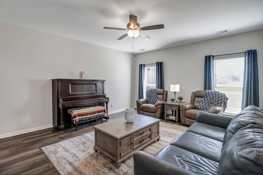 Building Photo - 114 Chalk Farm Way