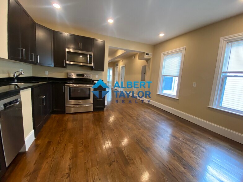 Building Photo - 1568 Tremont St