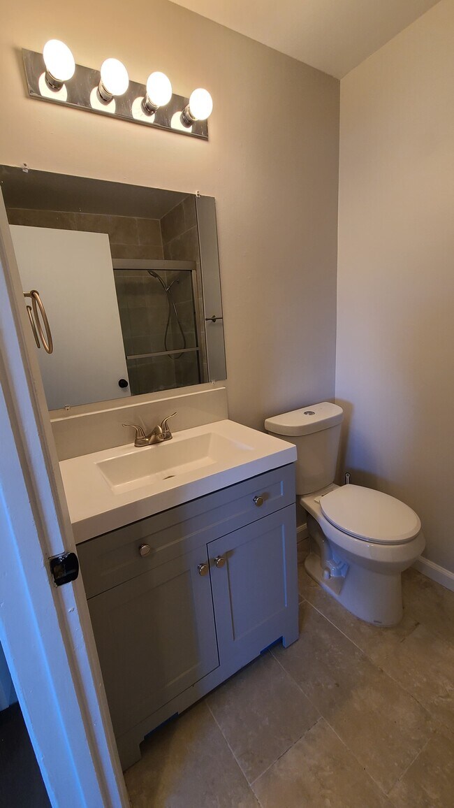 Building Photo - 1240 Juniper Dr