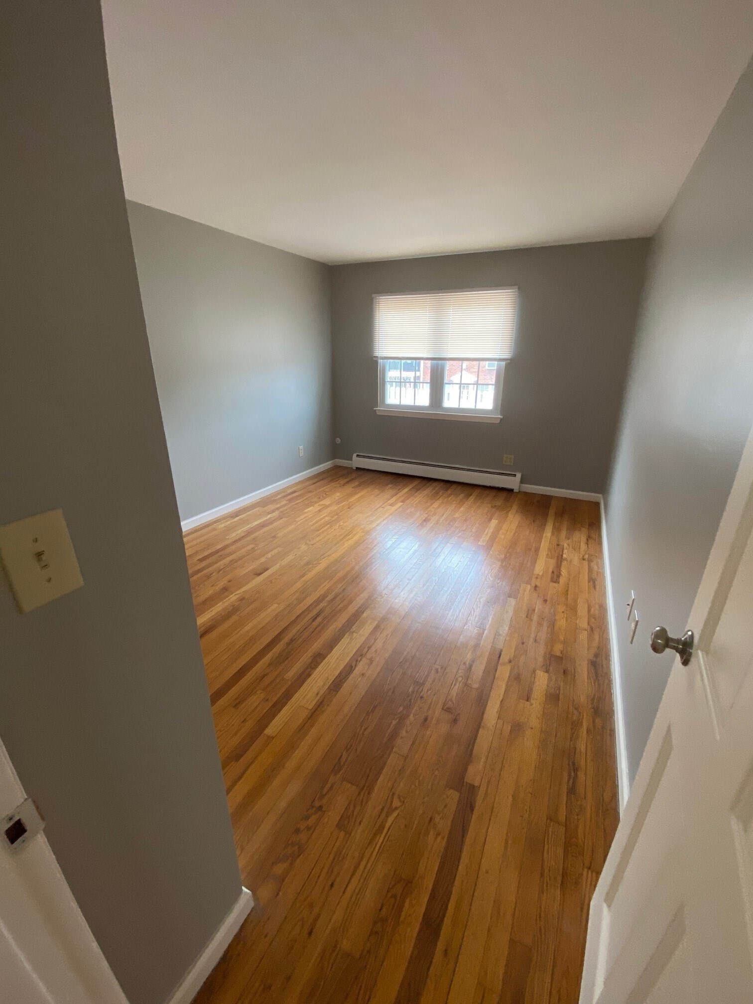 Building Photo - 6 Colonial Rd