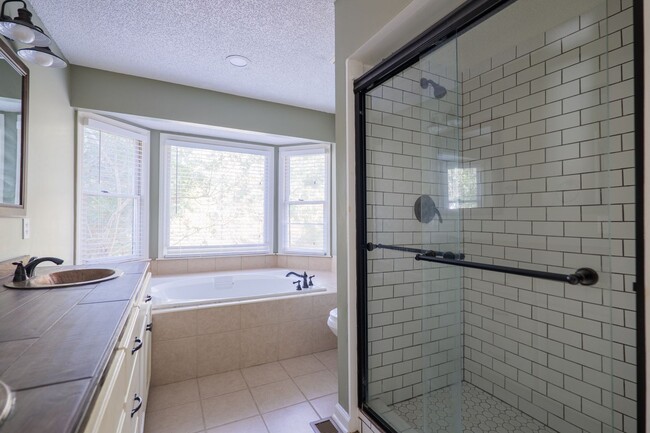 Building Photo - 4538 Golden Oaks Dr