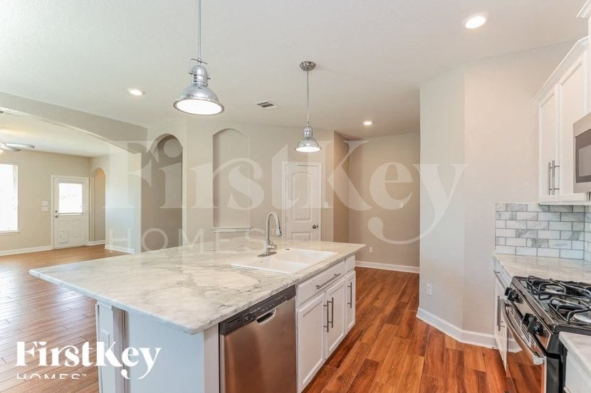 Building Photo - 5926 Akin Elm