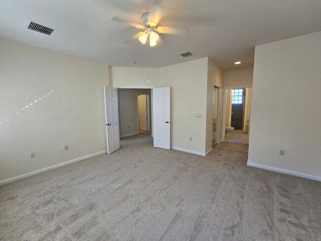 Building Photo - ANNUAL RENTAL - 3/2 BRADFORD PLACE