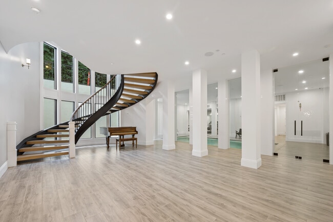 Building Photo - 517 N Camden Dr