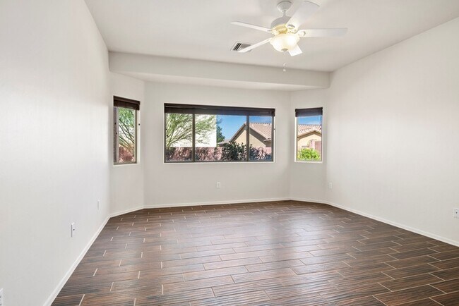 Building Photo - HOUSE FOR RENT